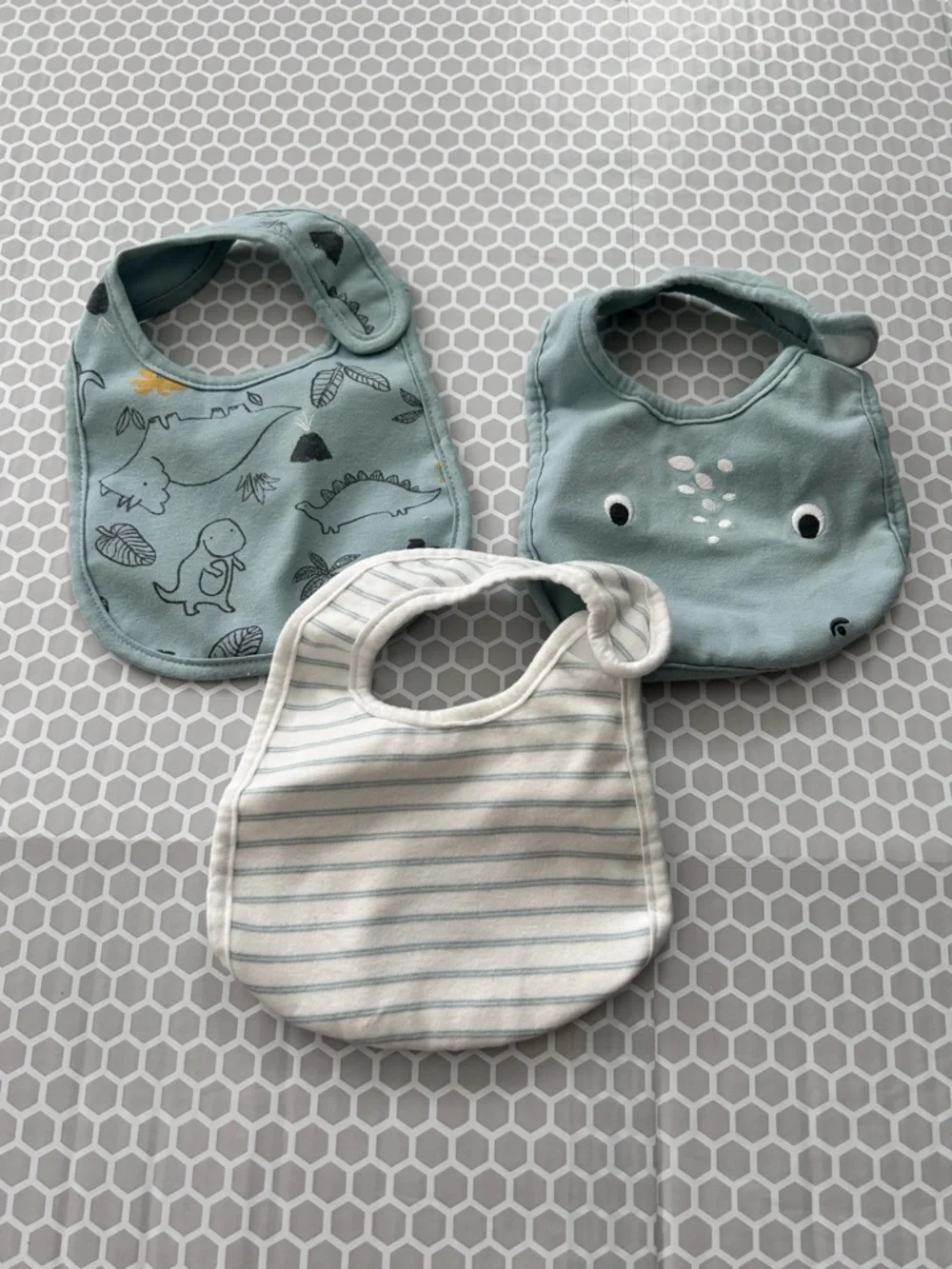 Carters 3-Pack Baby Bib Set in Seafoam Green & Cream — Soft Feeding Bibs